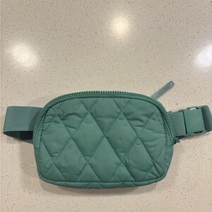 Vera Bradley Woodward Belt Bag in Beryl Green